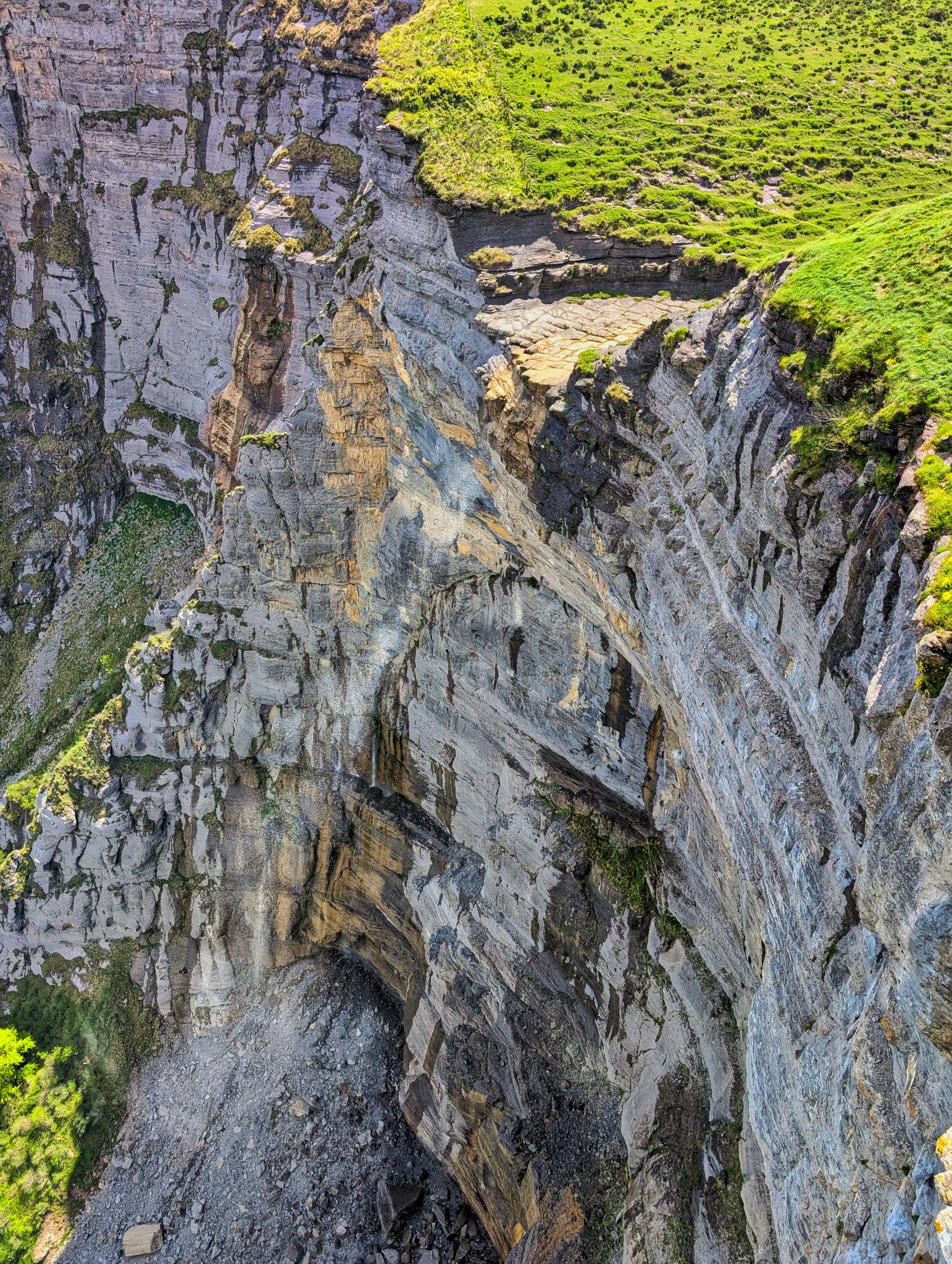 PXL 20250508 130212358