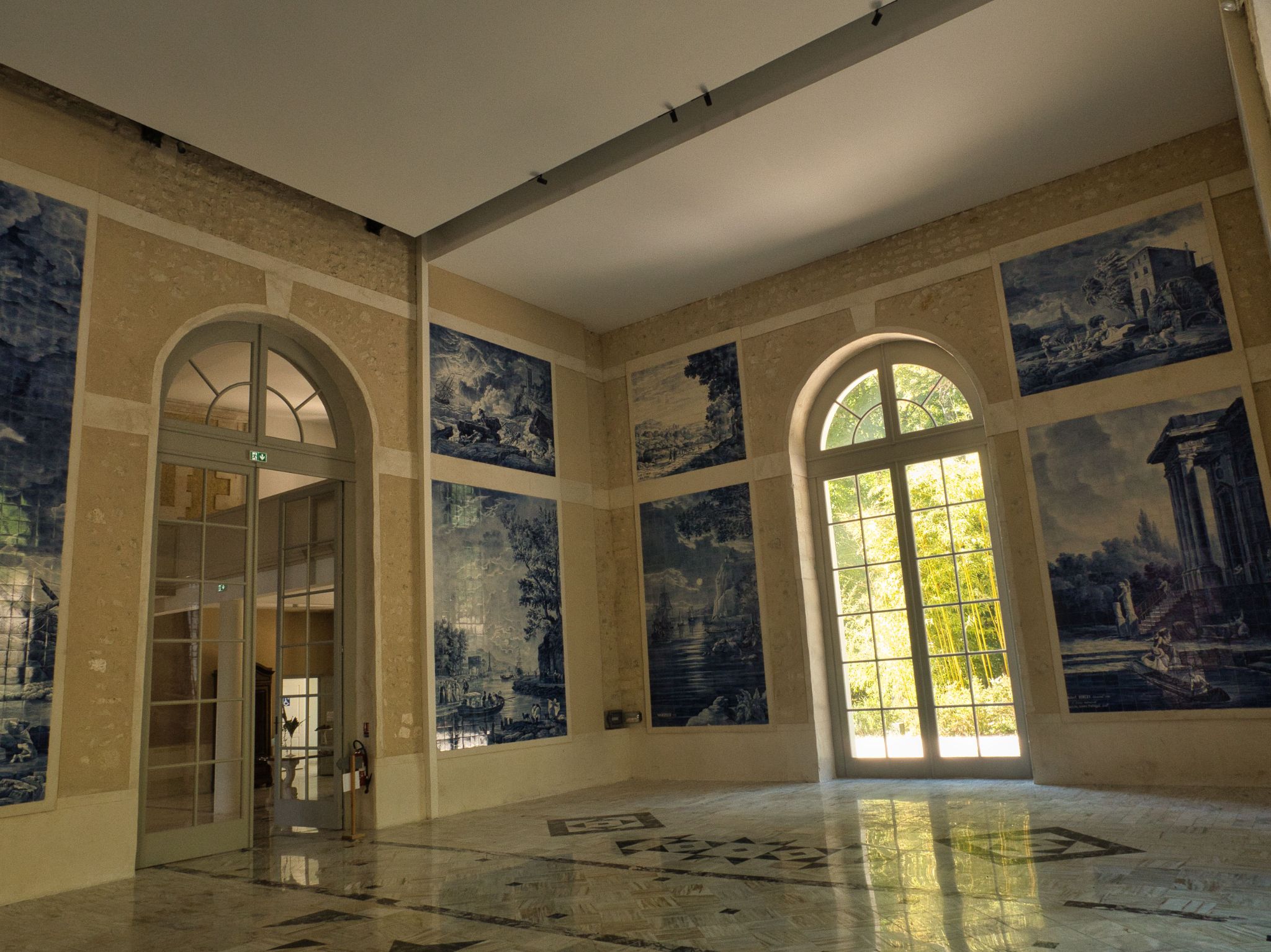 P1001573