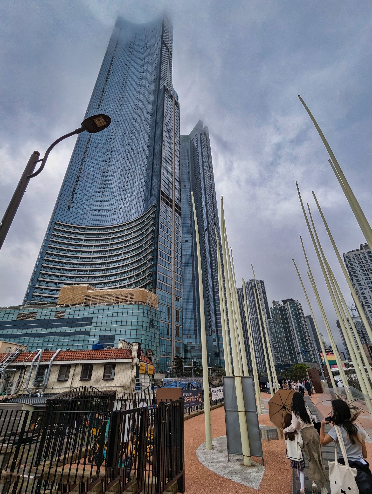 PXL 20240421 064504118