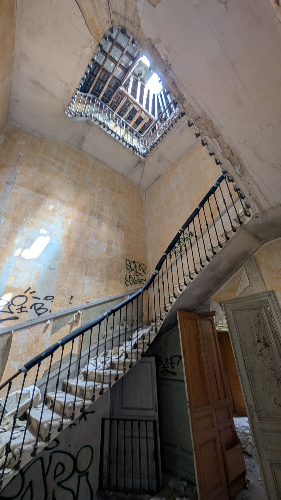 PXL 20260427 124018673