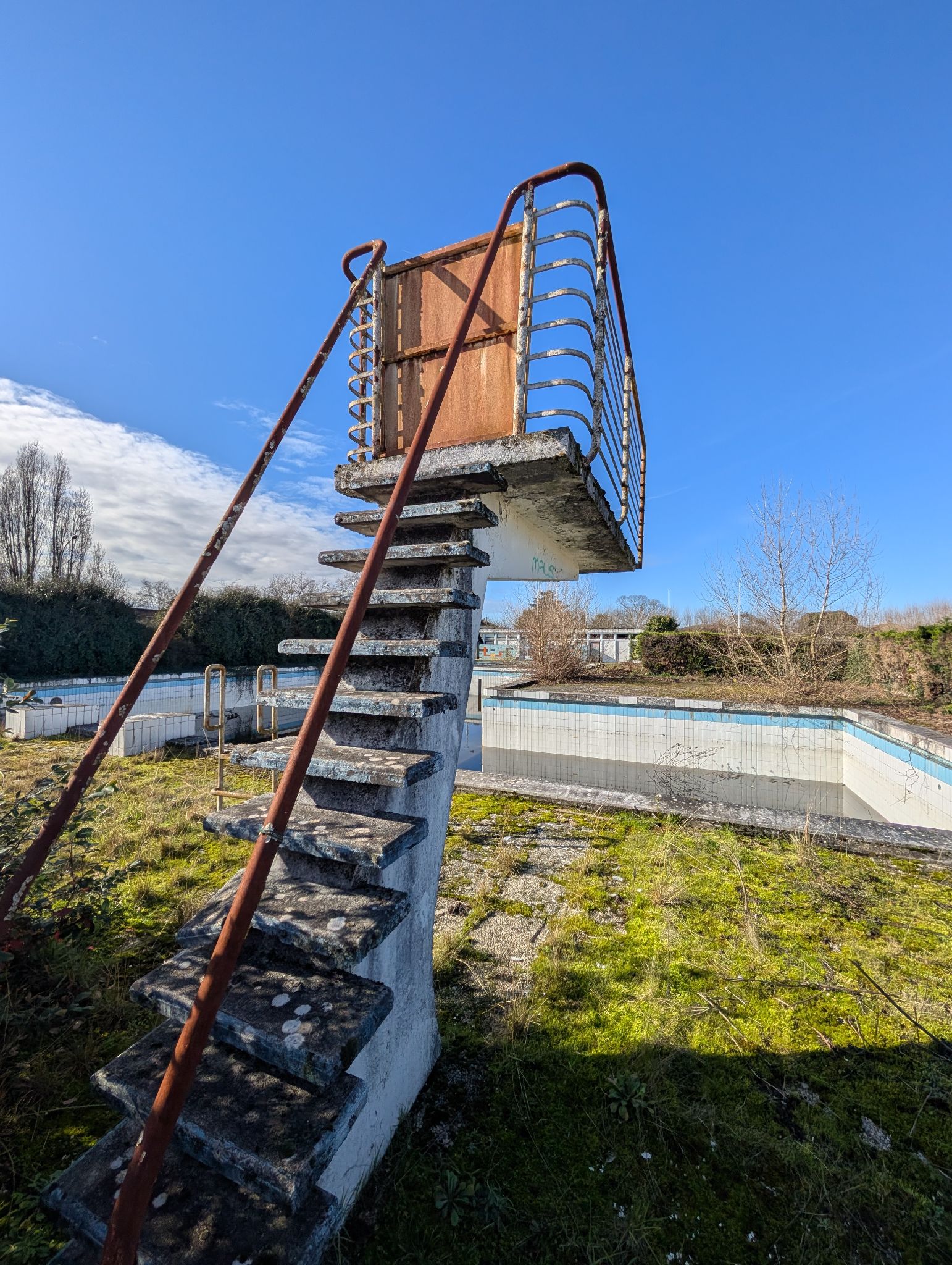 La piscine abandonnée